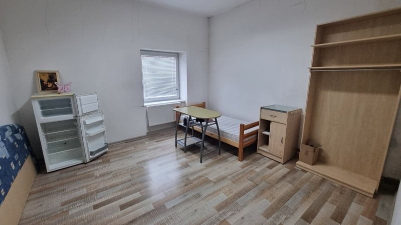 Pronájem bytu 6 pokojů a více 220 m² – fotografie 2