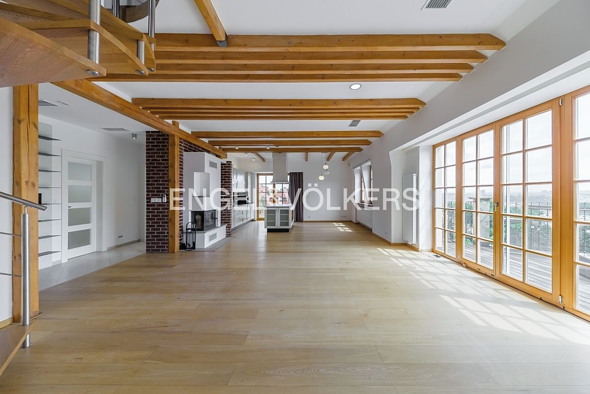 Pronájem bytu 4+kk 202 m² – fotografie 2