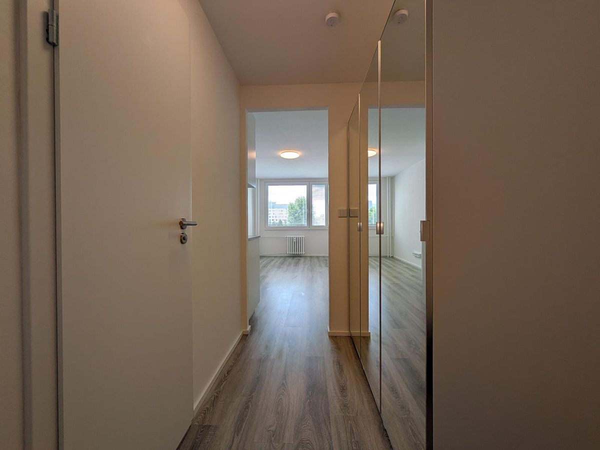 Pronájem bytu 1+kk 23 m² – fotografie 2