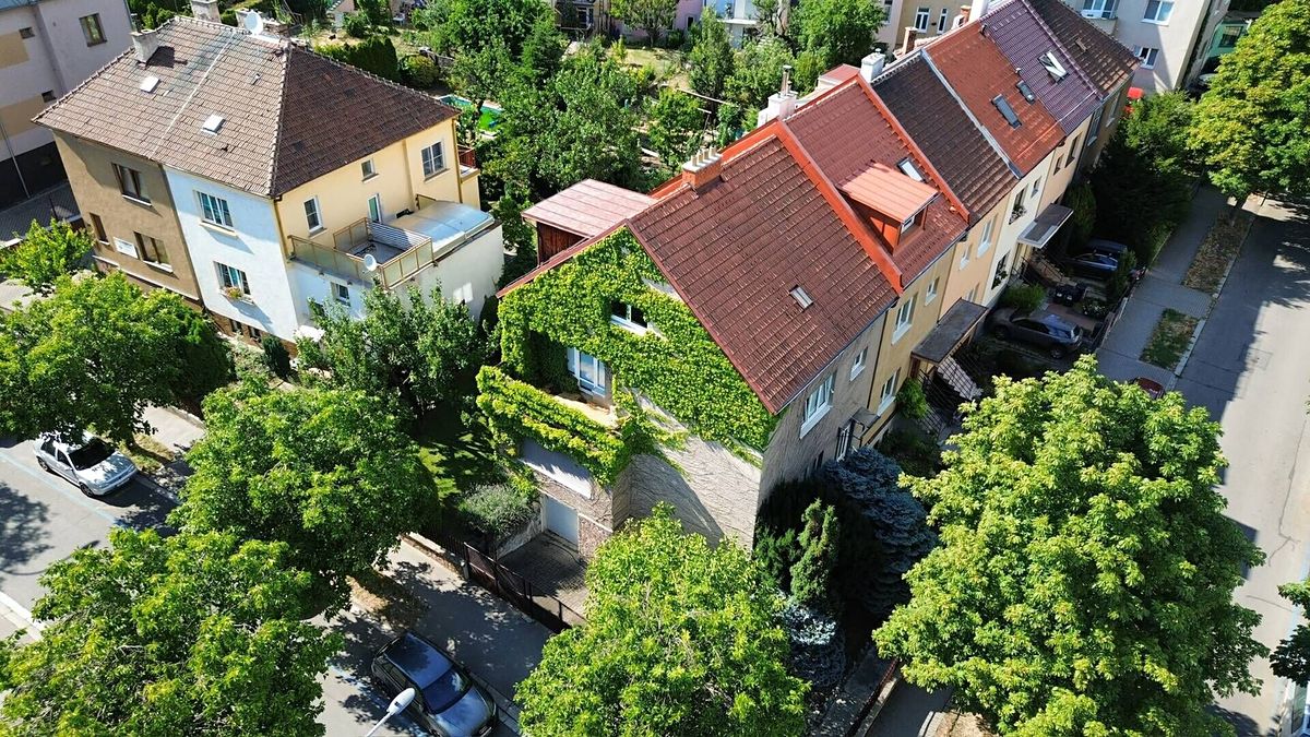 Prodej rodinného domu 260 m², pozemek 275 m²