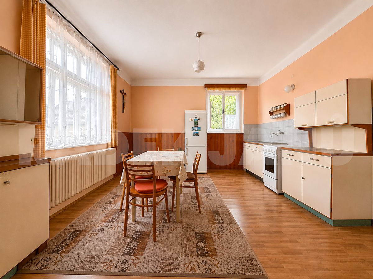 Prodej rodinného domu 203 m², pozemek 695 m² – fotografie 5