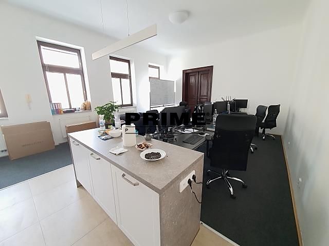 Pronájem kanceláře 65 m², Praha – fotka 1 z 3