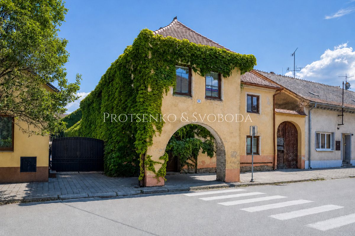 Prodej rodinného domu 244 m², pozemek 902 m²