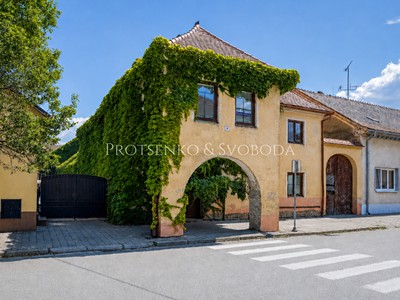 Prodej  rodinného domu 244 m², pozemek 902 m²