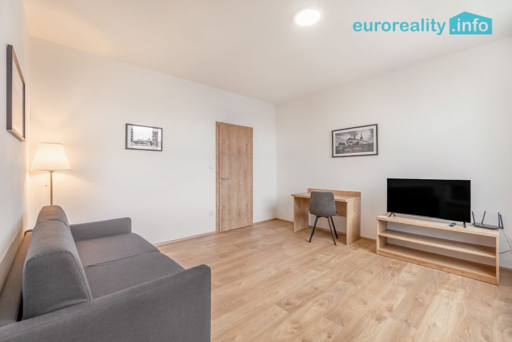 Pronájem bytu 2+1 73 m² – fotografie 4