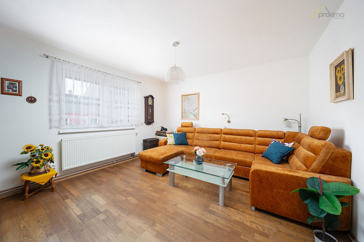 Prodej rodinného domu 220 m², pozemek 1551 m² – fotografie 3
