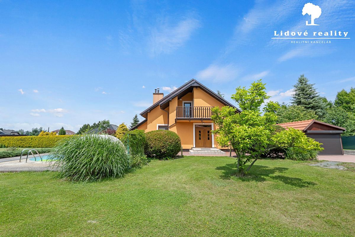 Prodej rodinného domu 226 m², pozemek 2359 m²