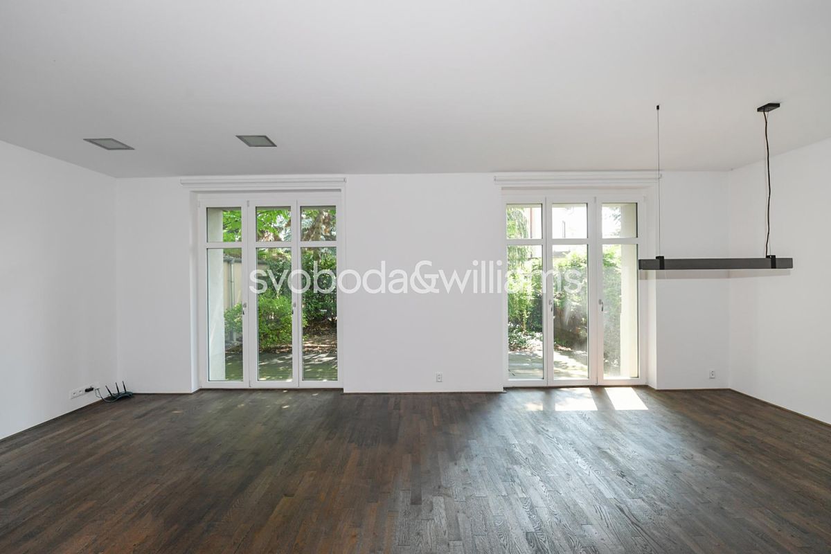 Pronájem rodinného domu 278 m², pozemek 378 m² – fotografie 4