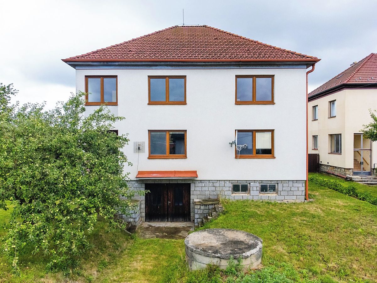 Prodej rodinného domu 193 m², pozemek 662 m² – fotografie 2