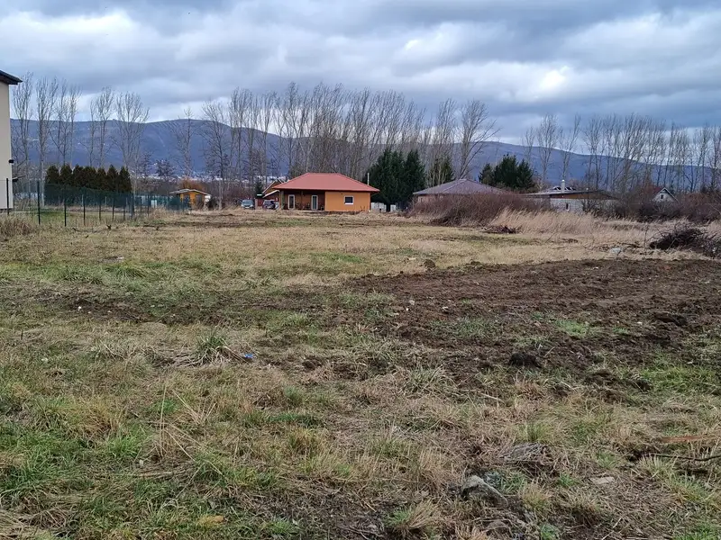Prodej stavebního pozemku 1441 m², Srbice – náhled fotky 1