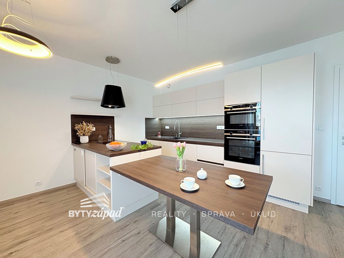 Pronájem bytu 3+kk 80 m²