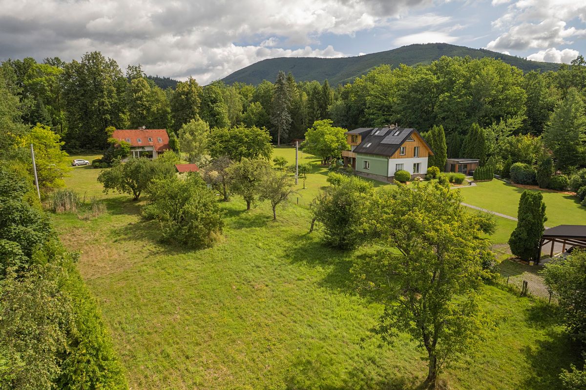 Prodej stavebního pozemku 2200 m²