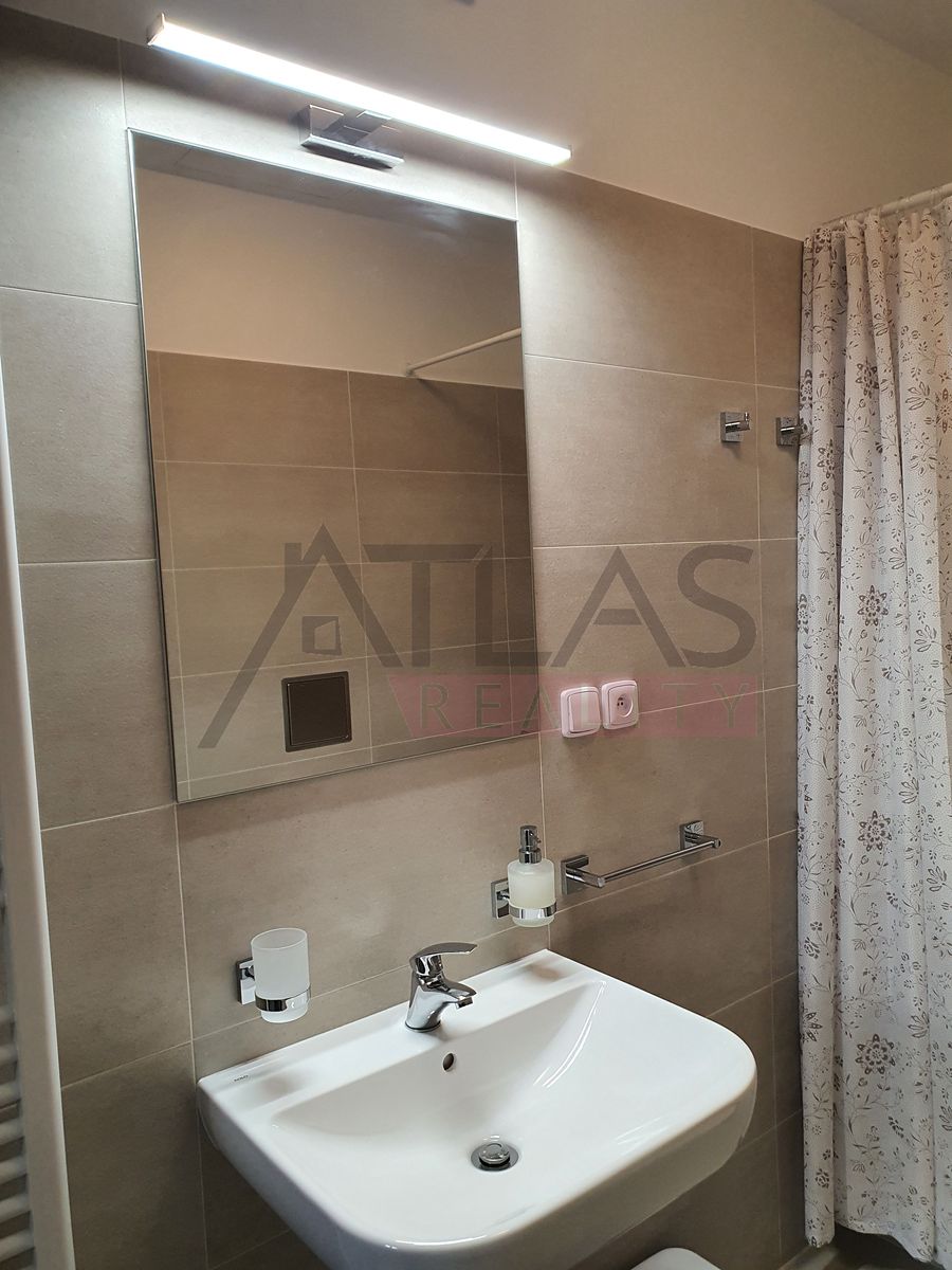 Pronájem bytu 2+kk 65 m² – fotografie 3