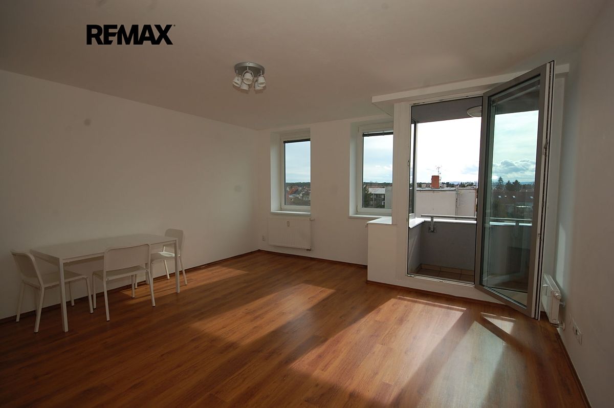 Pronájem bytu 1+kk 33 m²