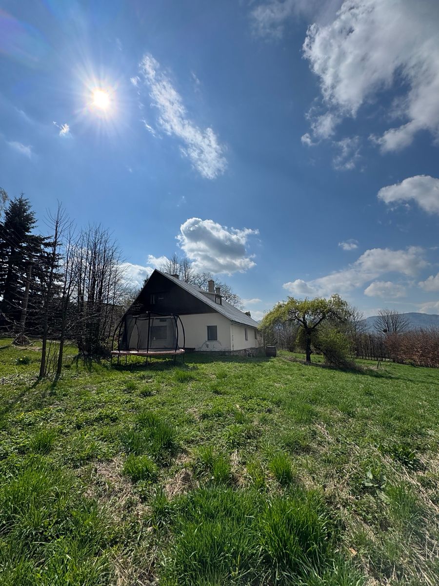 Prodej rodinného domu 196 m², pozemek 5697 m²