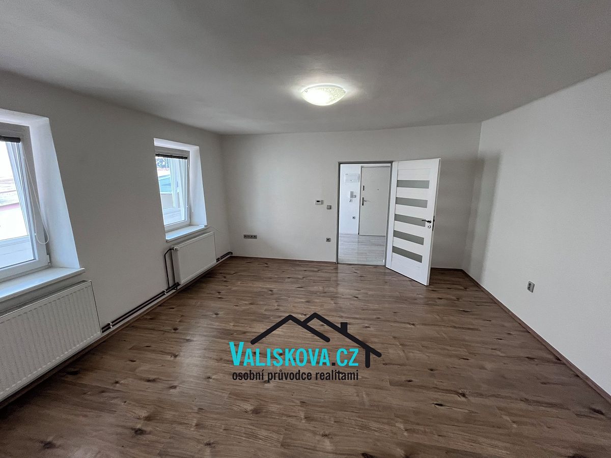 Pronájem bytu 1+kk 40 m² – fotografie 2
