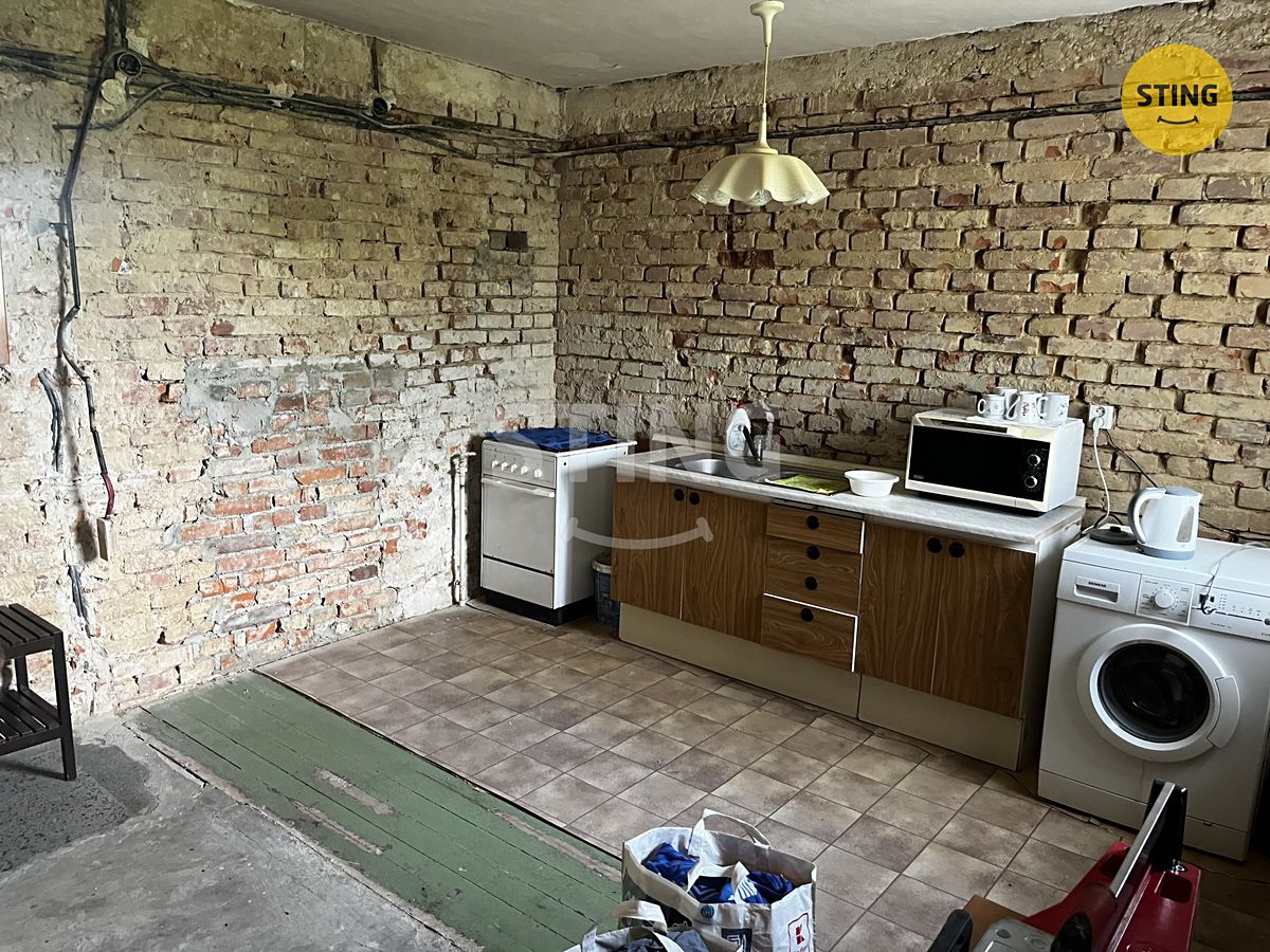 Prodej rodinného domu 200 m², pozemek 1000 m² – fotografie 3