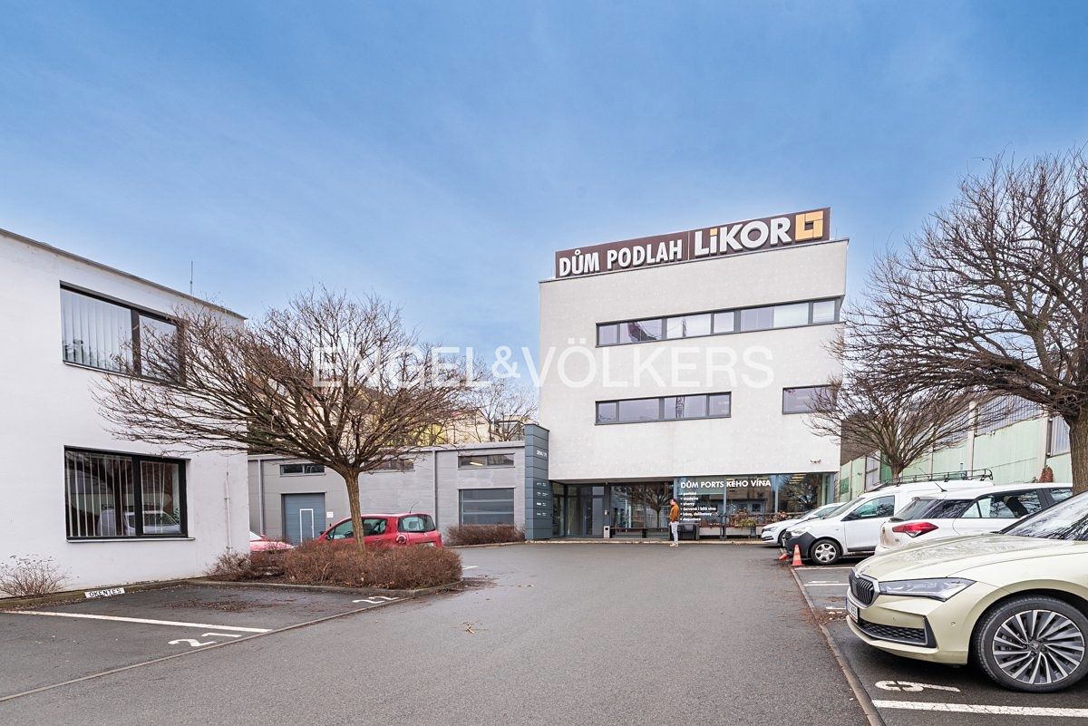 Pronájem kanceláře 260 m²