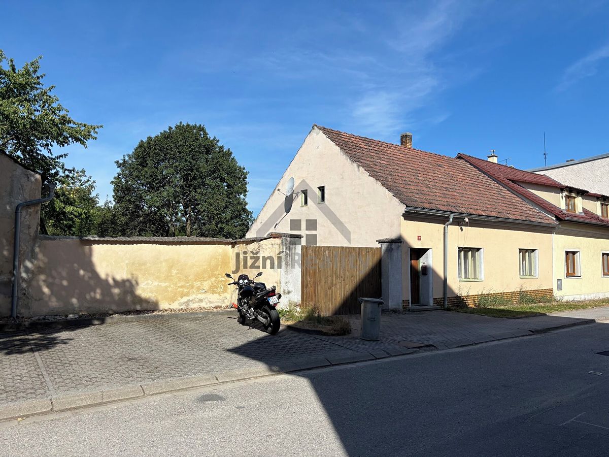 Prodej rodinného domu 205 m², pozemek 641 m² – fotografie 3