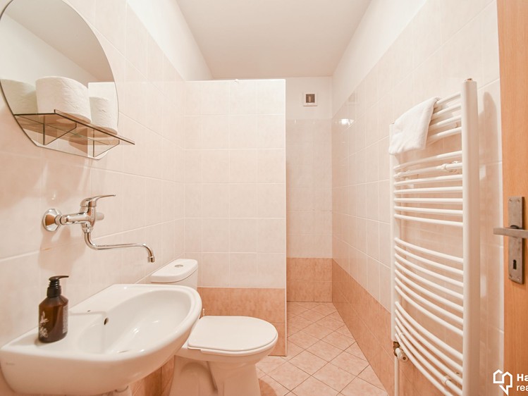 Комерційне приміщення на продаж, 1 271 м² (24 з 30)