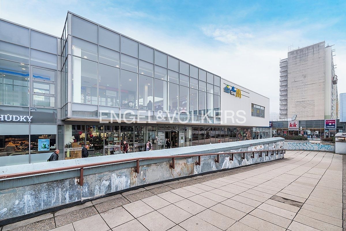 Pronájem obchodního prostoru 201 m² – fotografie 2