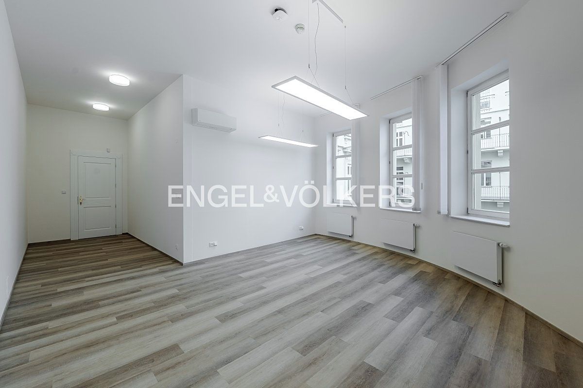 Pronájem bytu 5+1 156 m² – fotografie 3