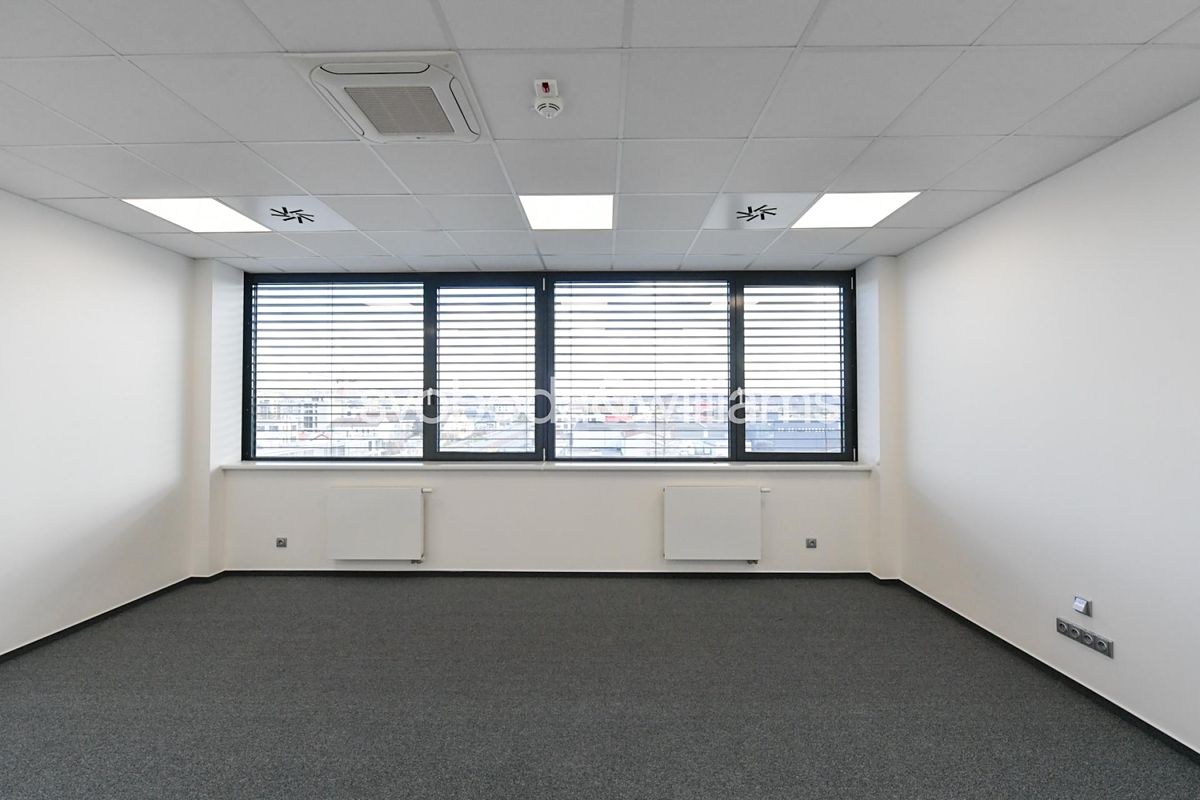 Pronájem kanceláře 199 m²