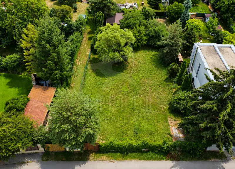 Prodej stavebního pozemku 990 m², Praha – náhled fotky 1