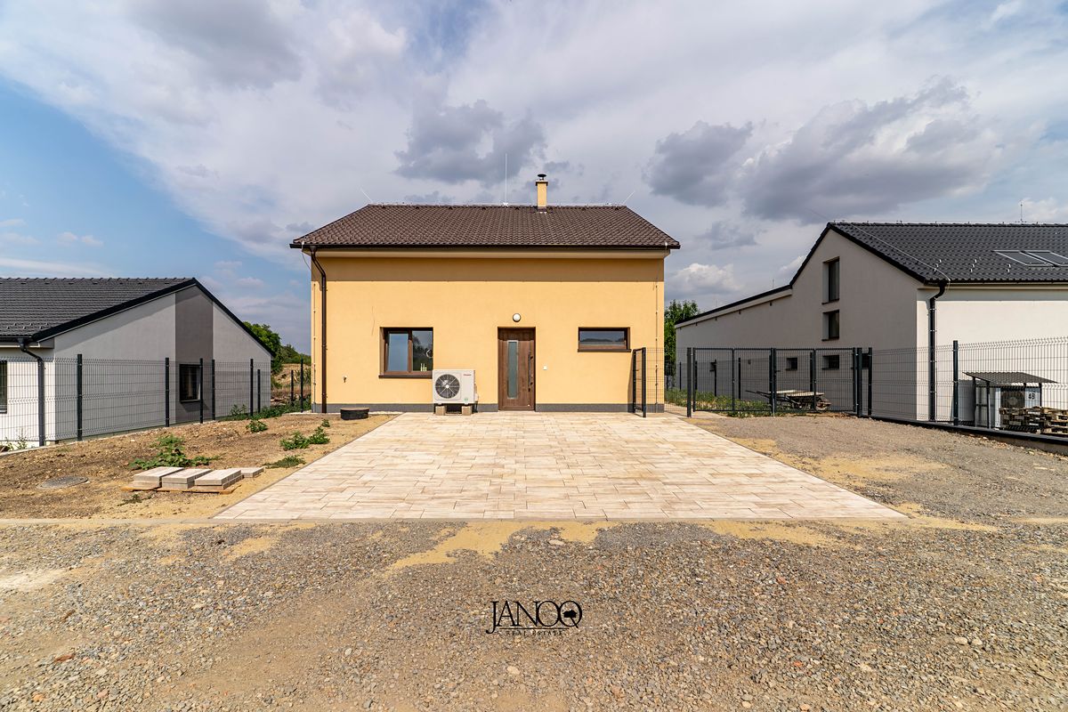 Prodej rodinného domu 160 m², pozemek 783 m² – fotografie 2