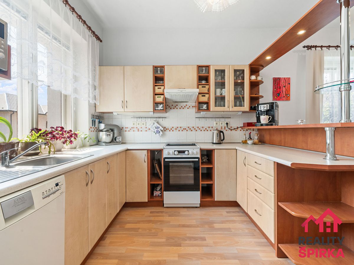 Prodej rodinného domu 160 m², pozemek 702 m² – fotografie 3