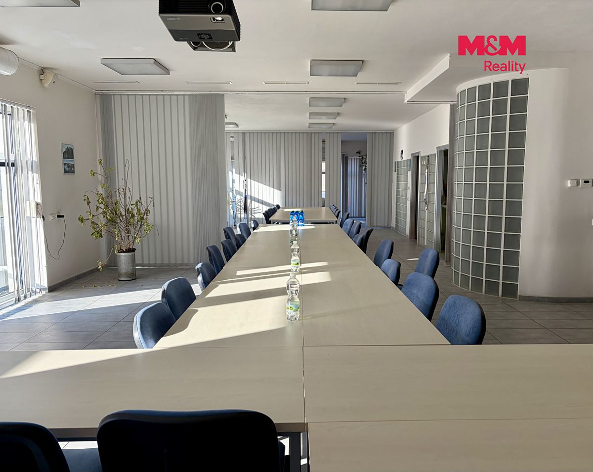 Pronájem kanceláře 180 m² – fotografie 2