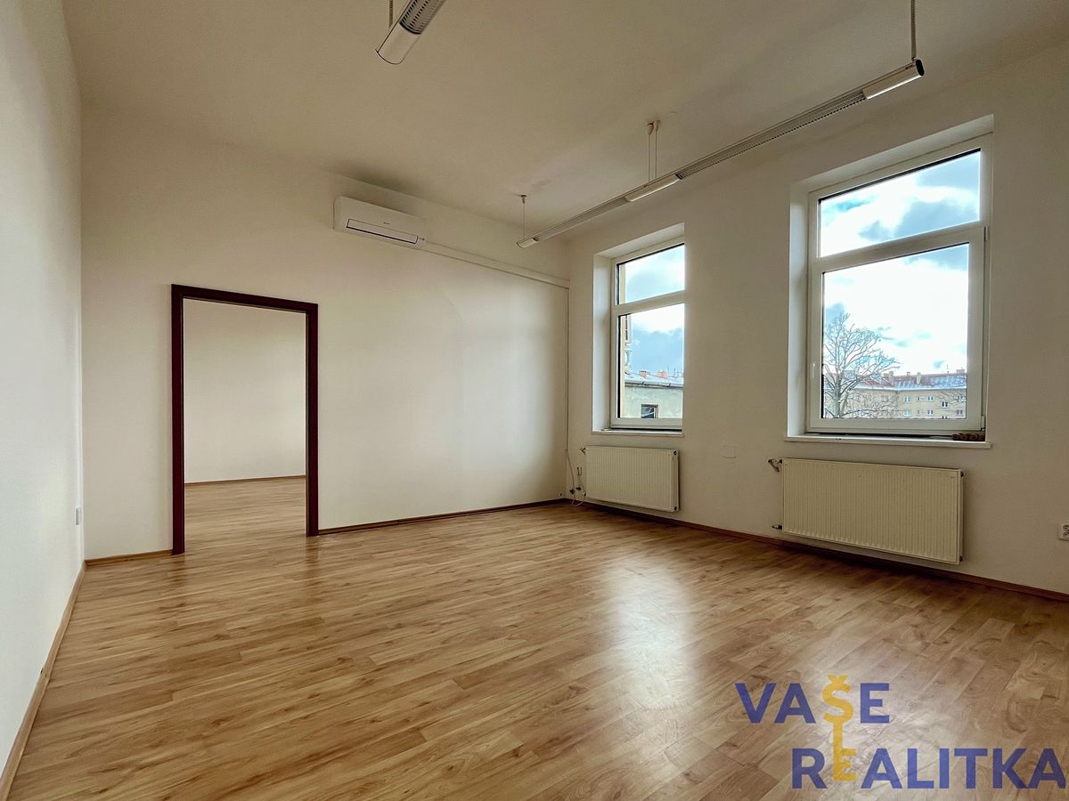 Pronájem kanceláře 23 m² – fotografie 3