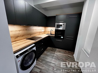 Pronájem bytu 1+kk 32 m²