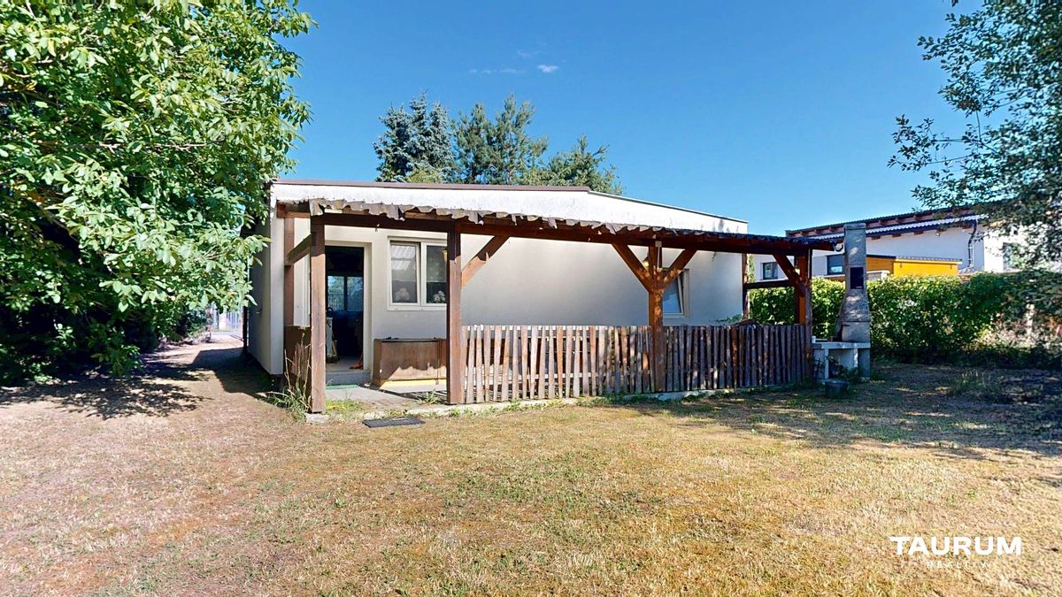 Prodej stavebního pozemku 818 m² – fotografie 2