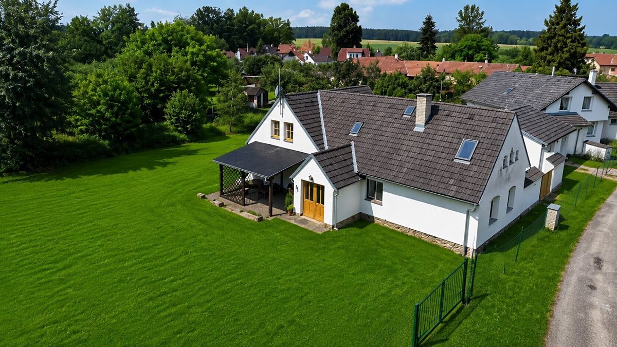 Prodej rodinného domu 140 m², pozemek 730 m² – fotografie 3