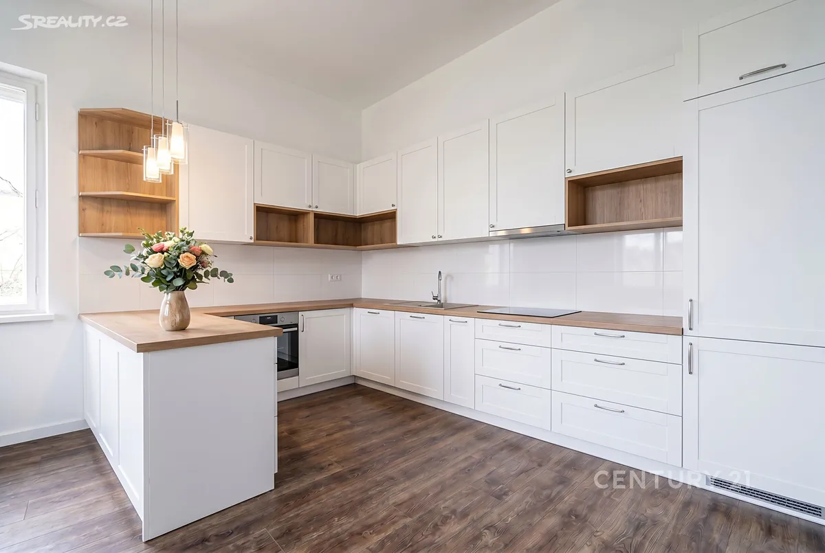 Prodej bytu 3+kk 70 m² – pohled 2