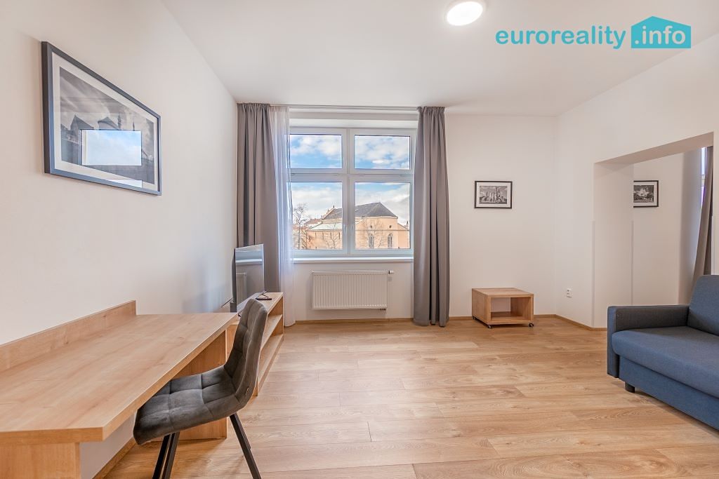 Pronájem bytu 2+1 73 m² – fotografie 3
