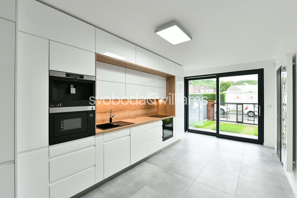 Pronájem rodinného domu 201 m², pozemek 302 m² – fotografie 2