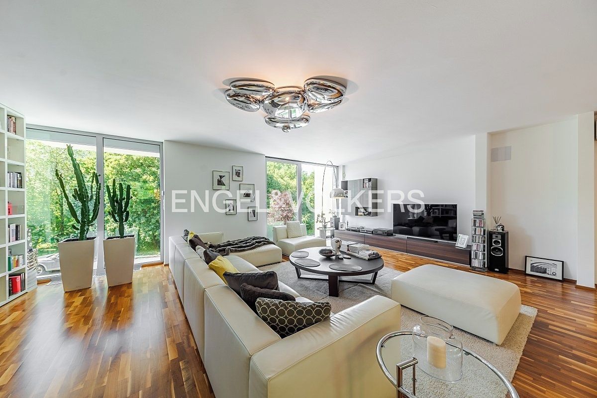 Prodej rodinného domu 300 m², pozemek 388 m² – fotografie 3