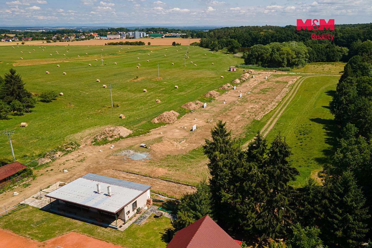 Prodej stavebního pozemku 929 m² – fotografie 2
