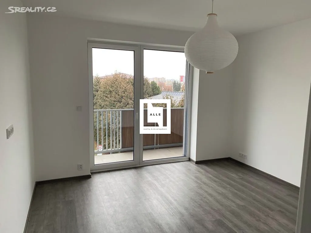 Pronájem bytu 3+kk 82 m² – pohled 2