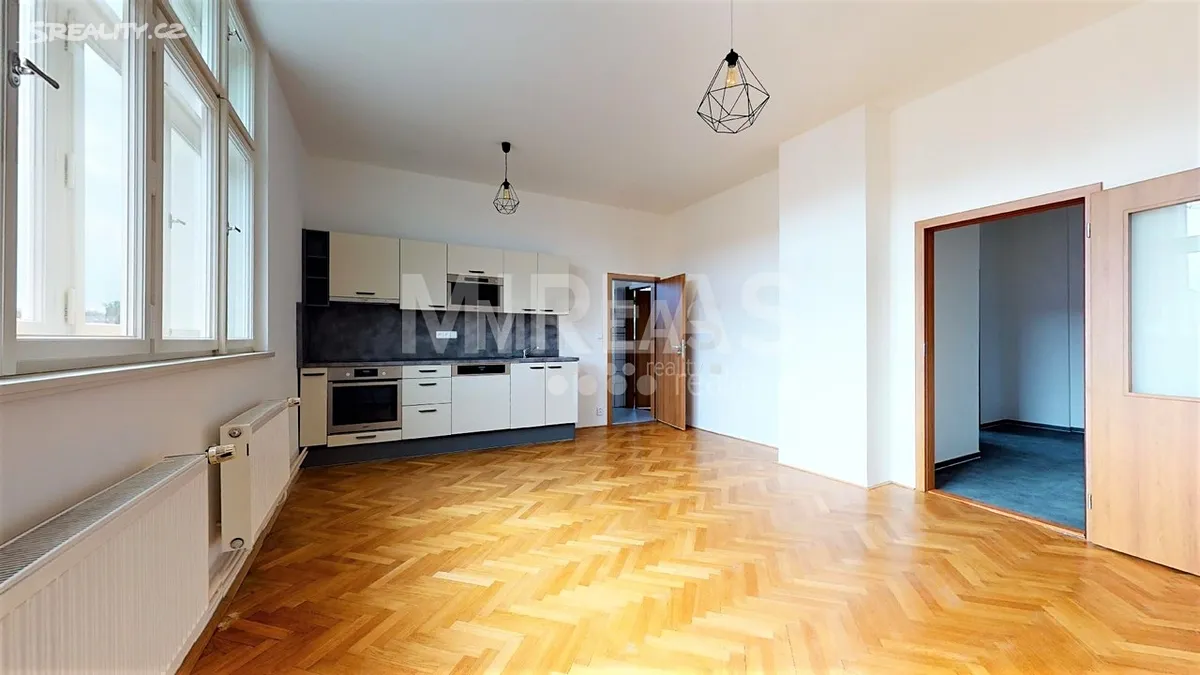 Pronájem bytu 2+kk 76 m² – pohled 2