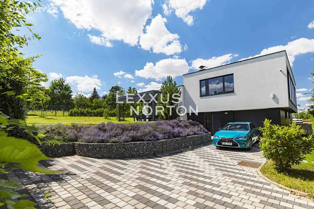 Prodej rodinného domu 267 m², pozemek 959 m², Praha