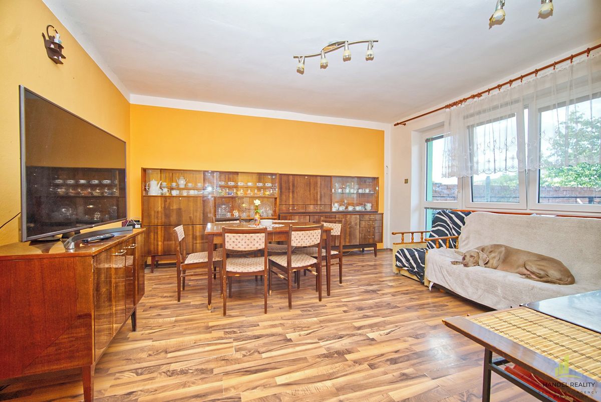 Prodej rodinného domu 250 m², pozemek 176 m² – fotografie 2