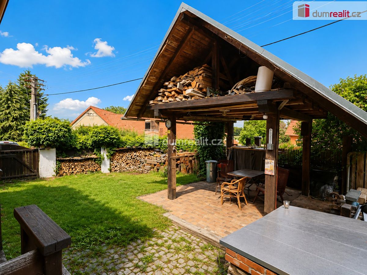 Prodej rodinného domu 222 m², pozemek 619 m² – fotografie 3