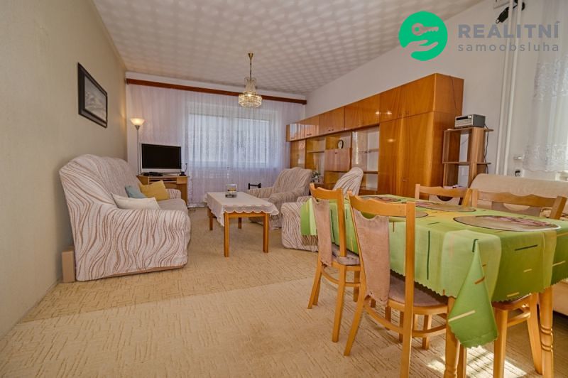 Prodej rodinného domu 316 m², pozemek 653 m² – fotografie 2