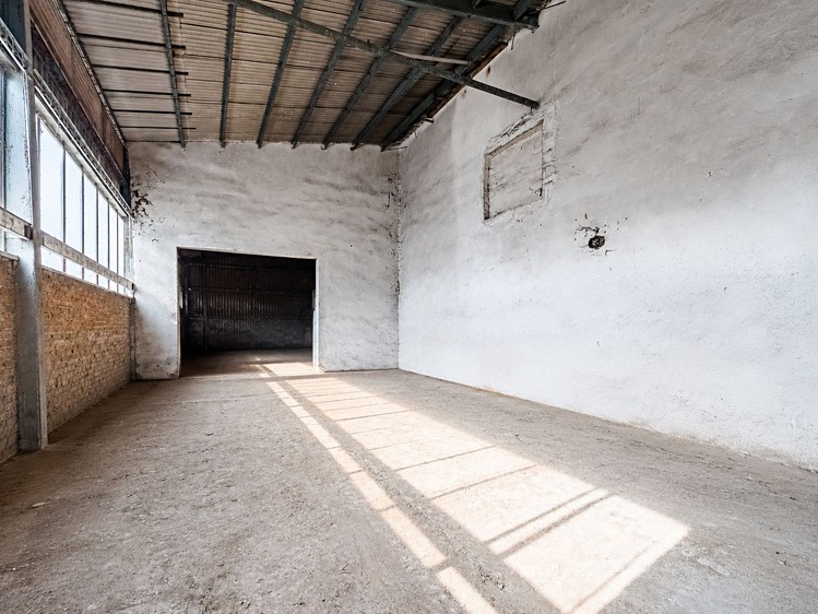 Prodej komerčního prostoru, 2 000 m² (21 z 26)