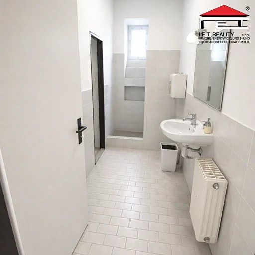 Pronájem kanceláře 100 m² – fotografie 2