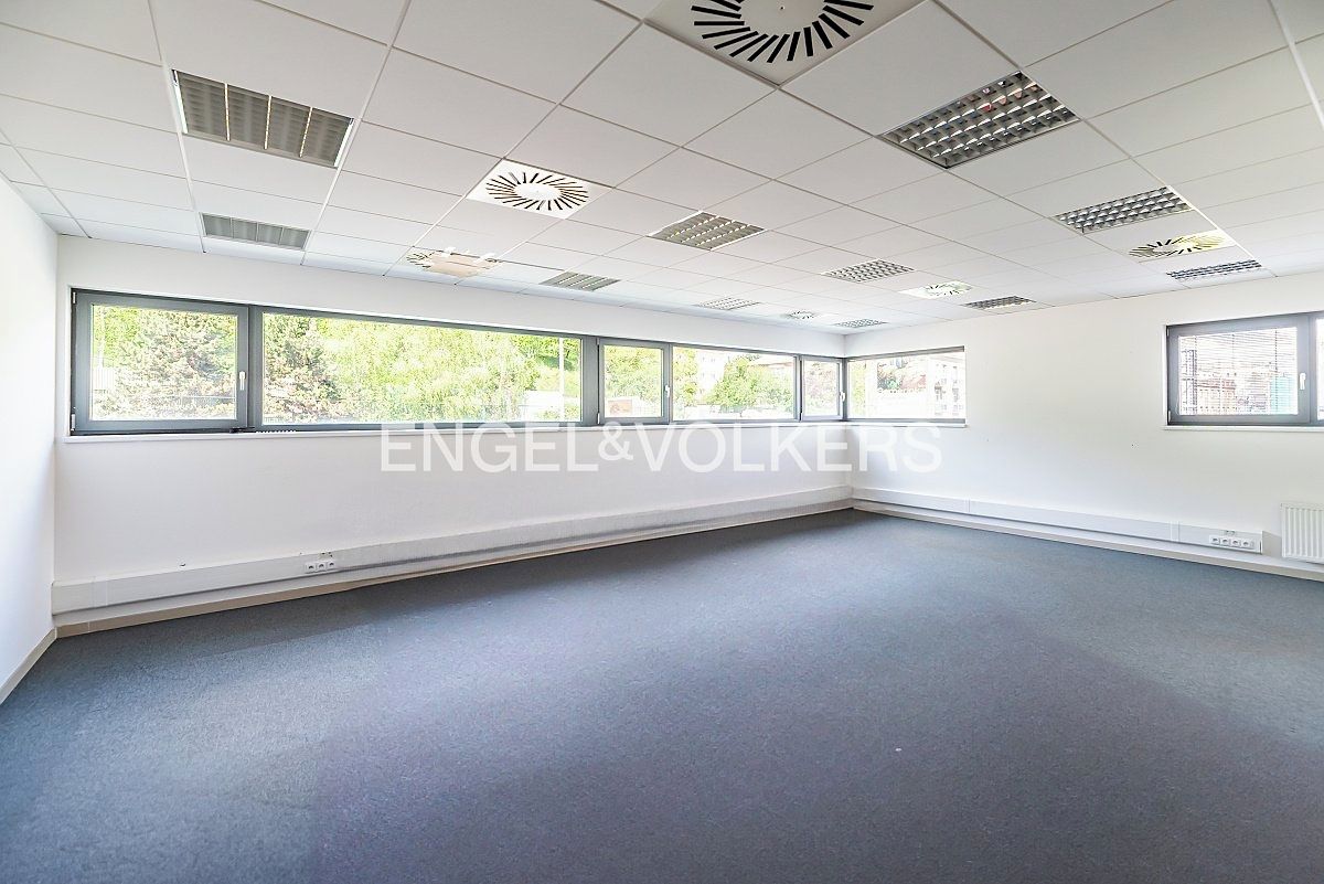 Pronájem kanceláře 260 m² – fotografie 2