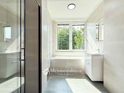 Prodej  rodinného domu 215 m², pozemek 484 m²